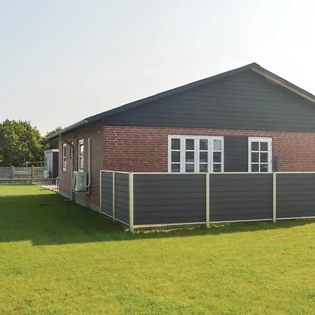 Amazing In W/ 2 Bedrooms *