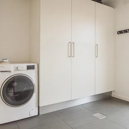 Amazing In W/ 2 Bedrooms *