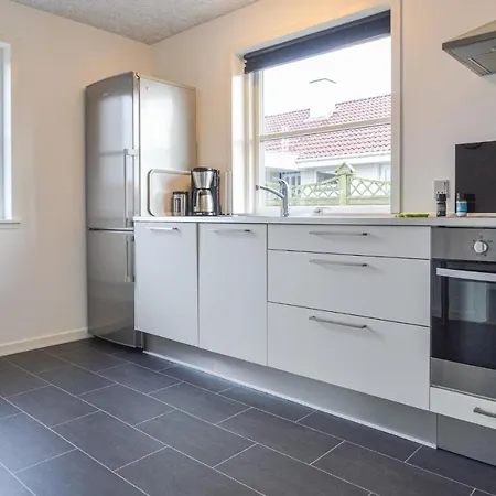 Semesterbostad Amazing In W/ 2 Bedrooms
